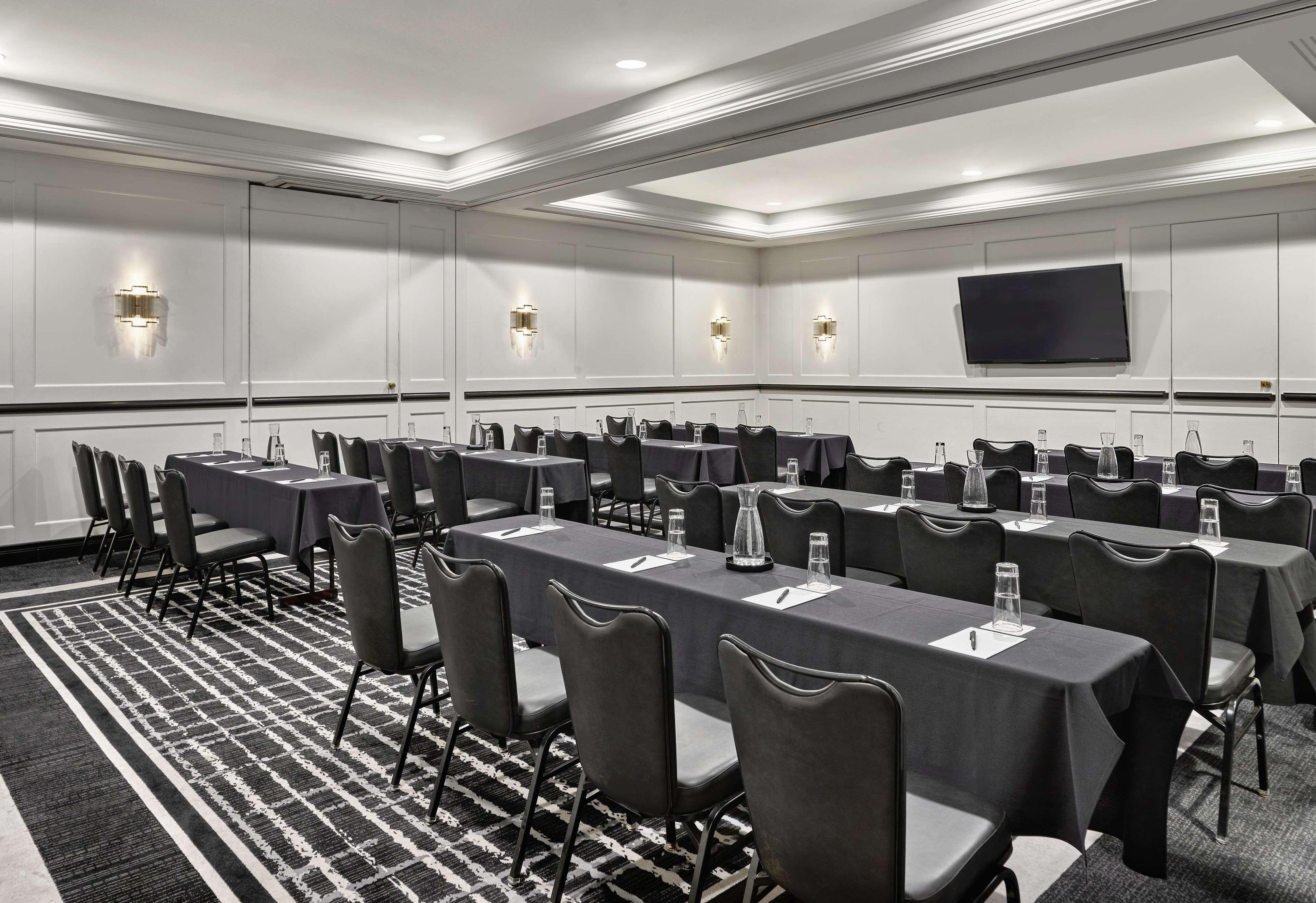 Vogue Hotel Montreal Downtown, Curio Collection By Hilton Eksteriør billede