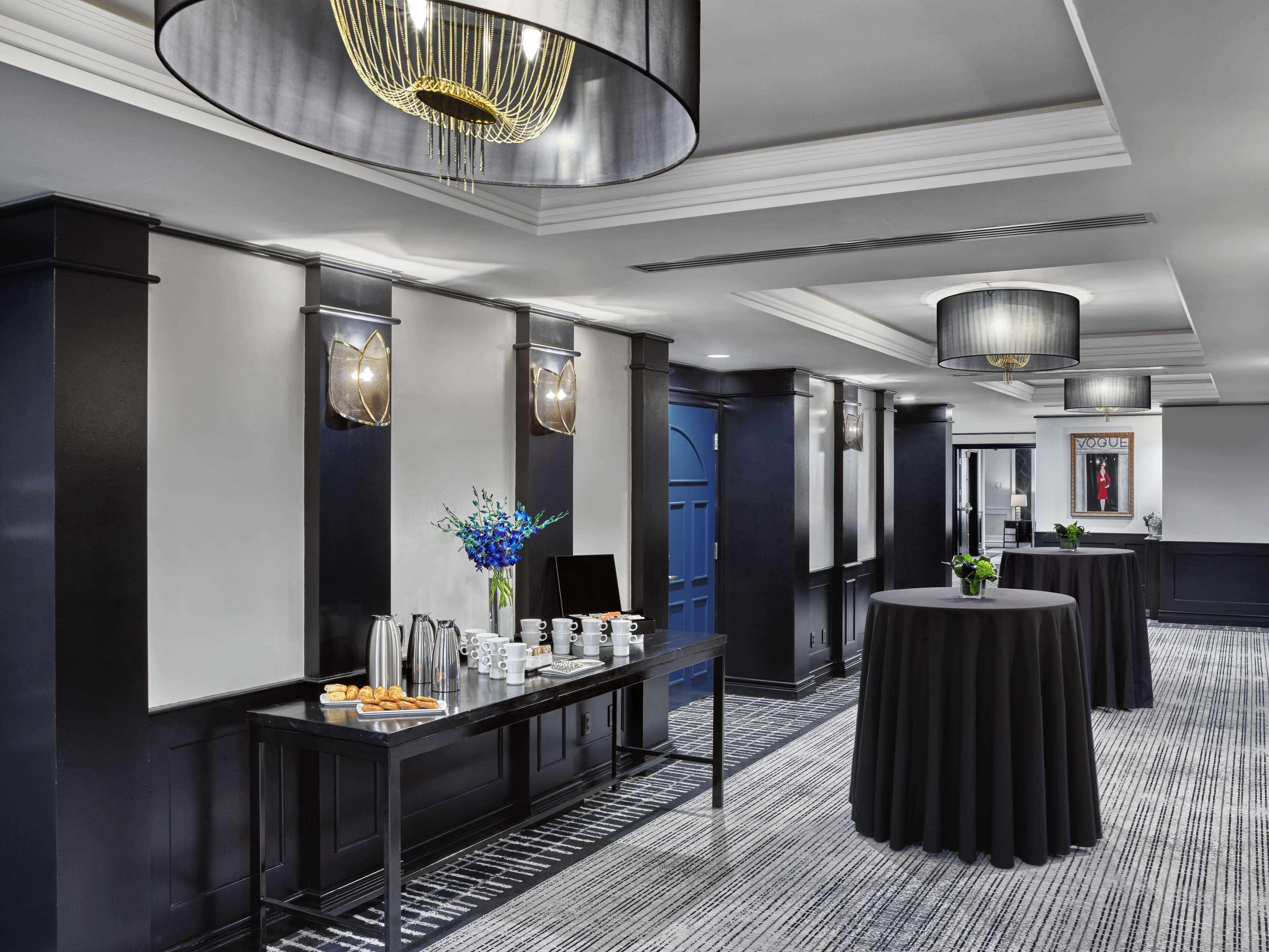 Vogue Hotel Montreal Downtown, Curio Collection By Hilton Eksteriør billede