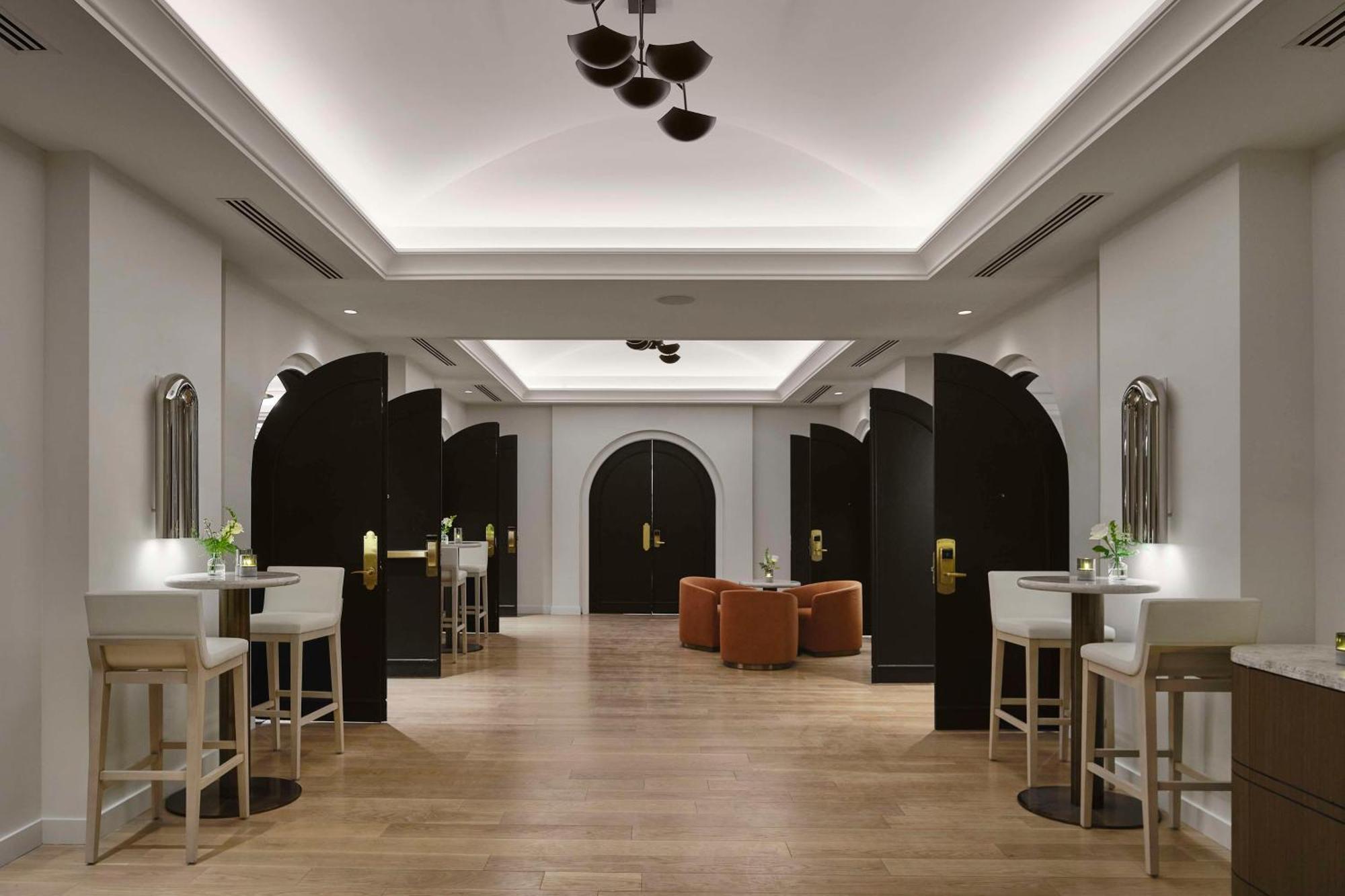 Vogue Hotel Montreal Downtown, Curio Collection By Hilton Eksteriør billede