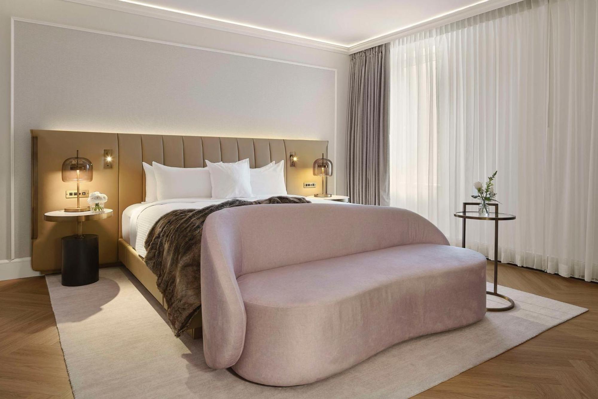 Vogue Hotel Montreal Downtown, Curio Collection By Hilton Eksteriør billede