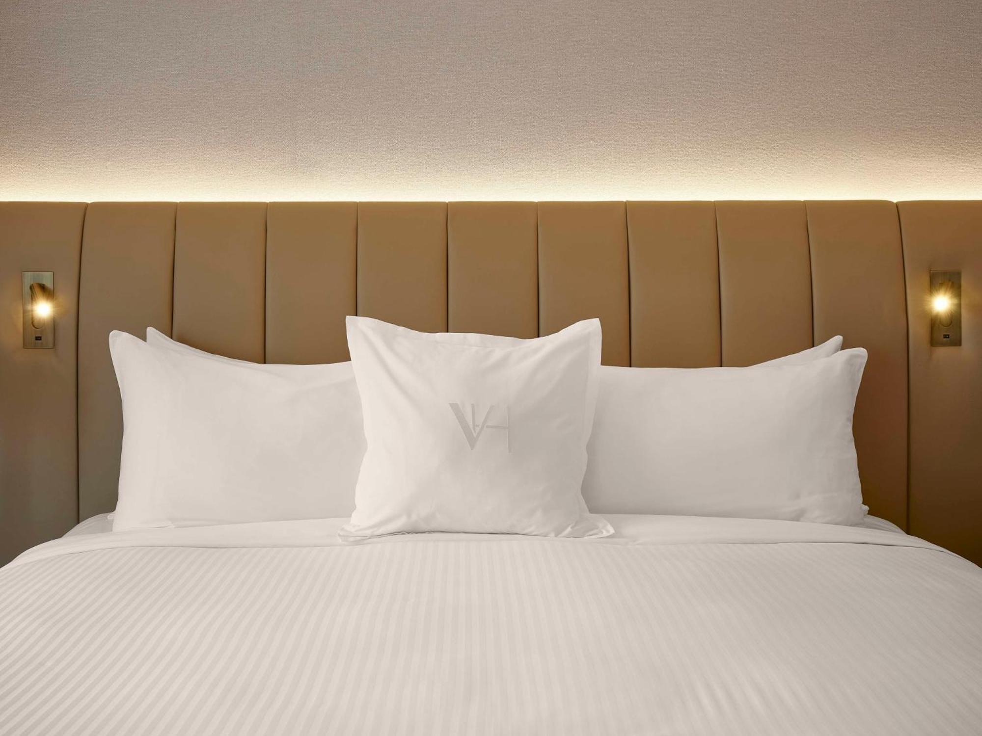 Vogue Hotel Montreal Downtown, Curio Collection By Hilton Eksteriør billede