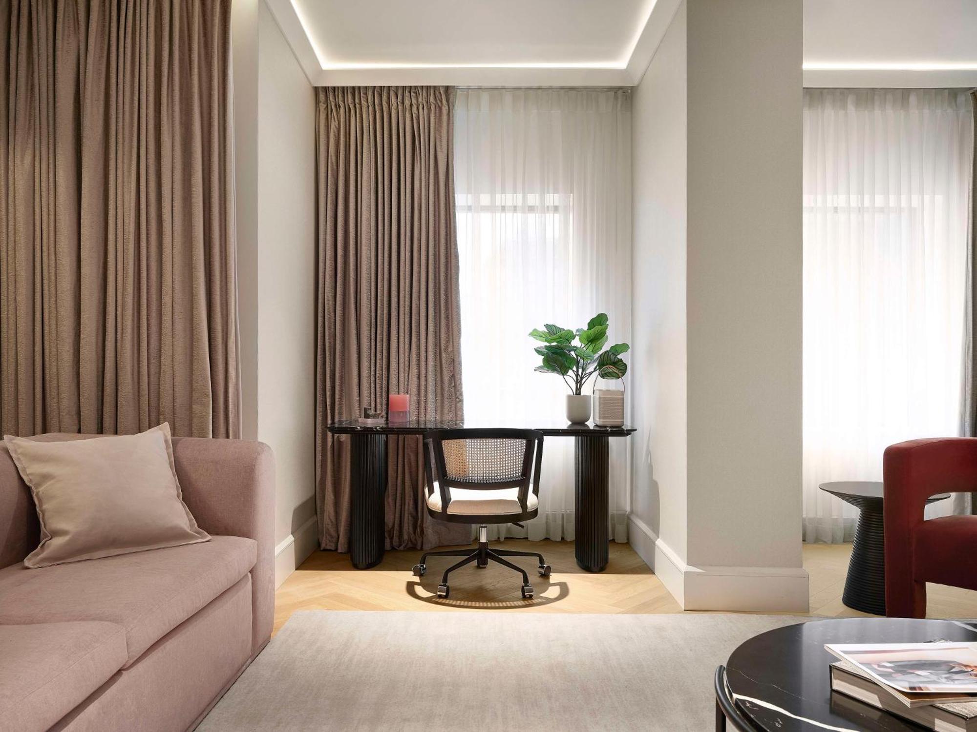 Vogue Hotel Montreal Downtown, Curio Collection By Hilton Eksteriør billede