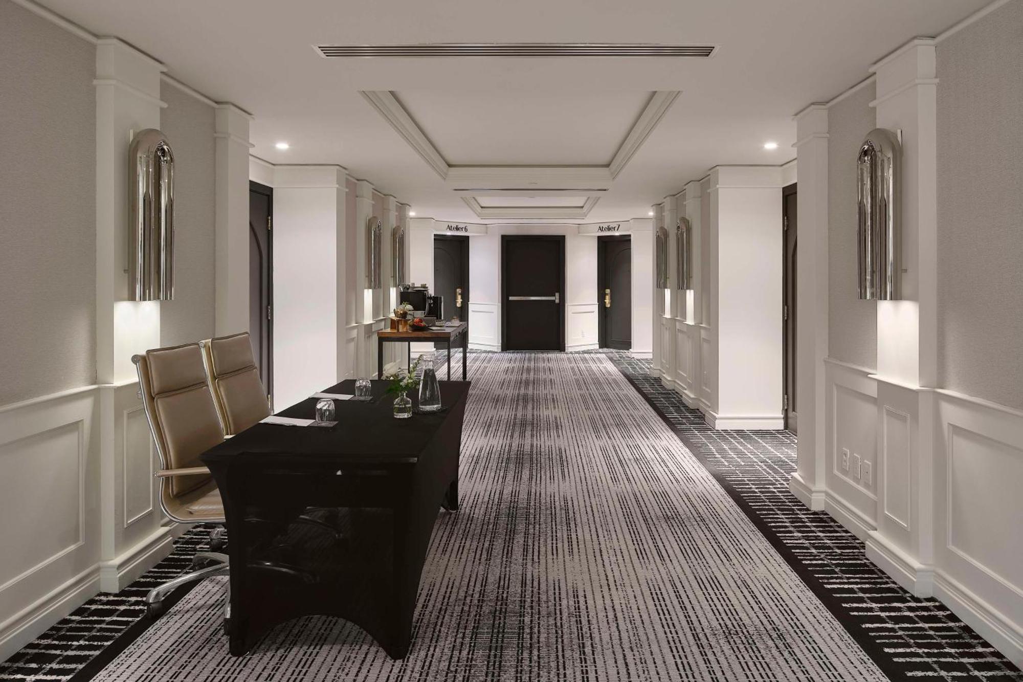 Vogue Hotel Montreal Downtown, Curio Collection By Hilton Eksteriør billede
