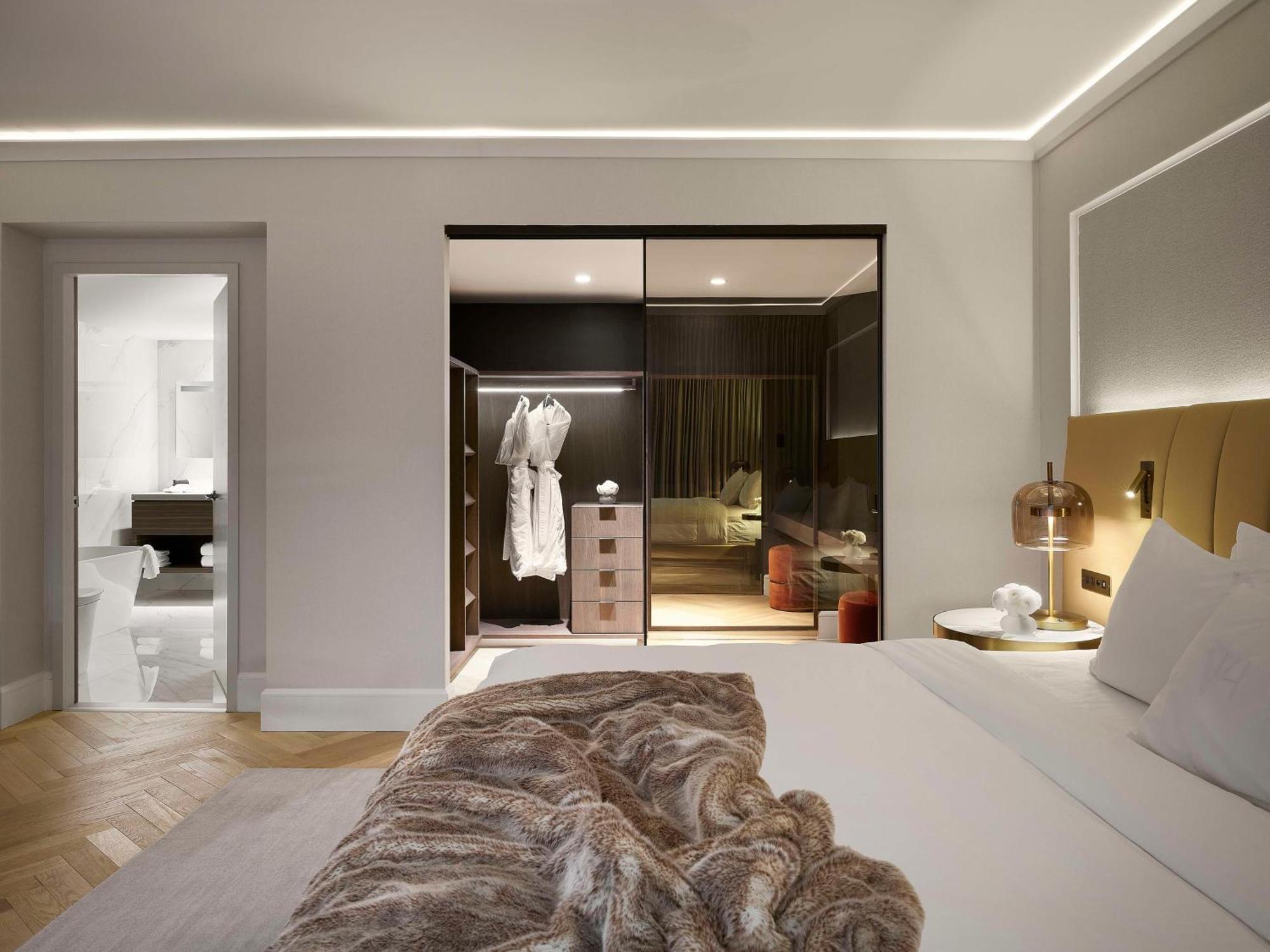 Vogue Hotel Montreal Downtown, Curio Collection By Hilton Eksteriør billede