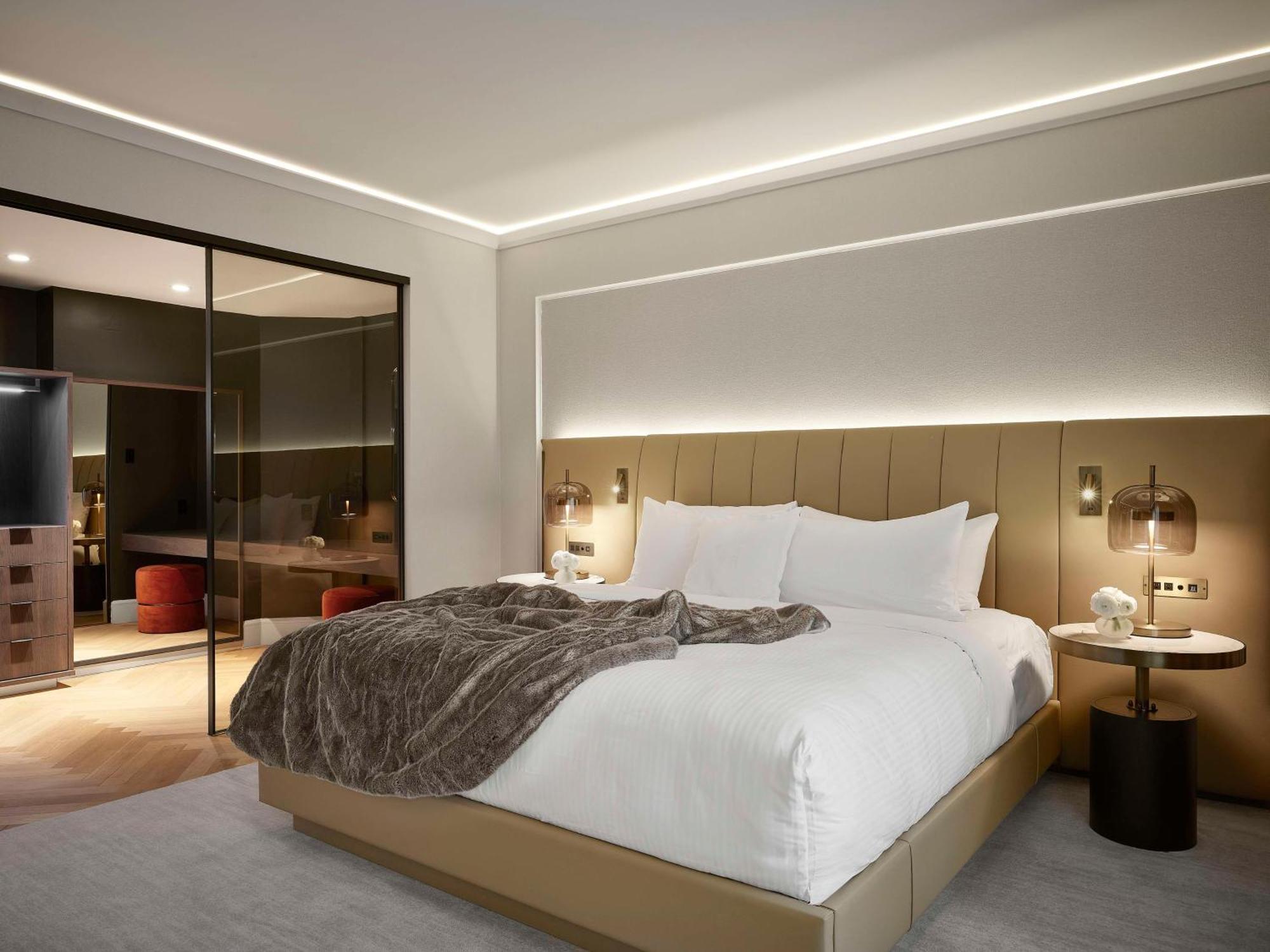 Vogue Hotel Montreal Downtown, Curio Collection By Hilton Eksteriør billede